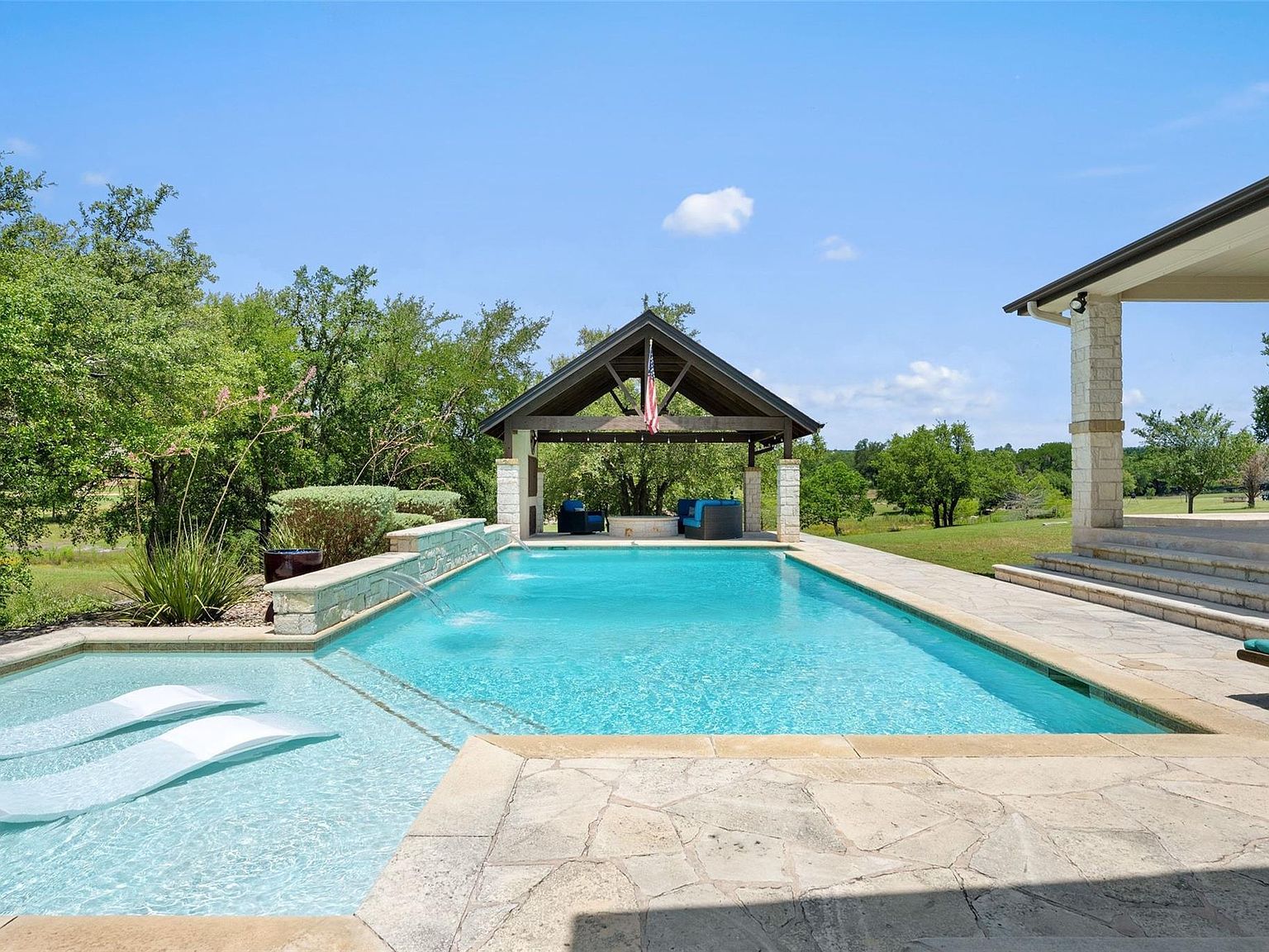 208 Hacienda Pl Dripping Springs, TX 78620 - Thumbnail 3