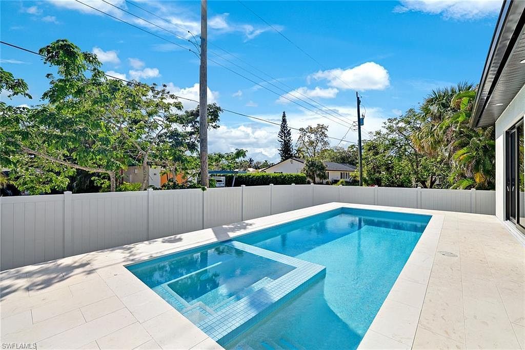 1248 Trail Terrace Dr Naples, FL 34103 - Thumbnail 3