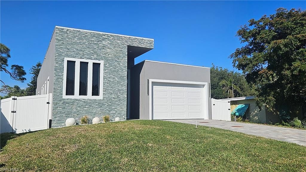 1297 Trail Terrace Dr Naples, FL 34103 - Thumbnail 3