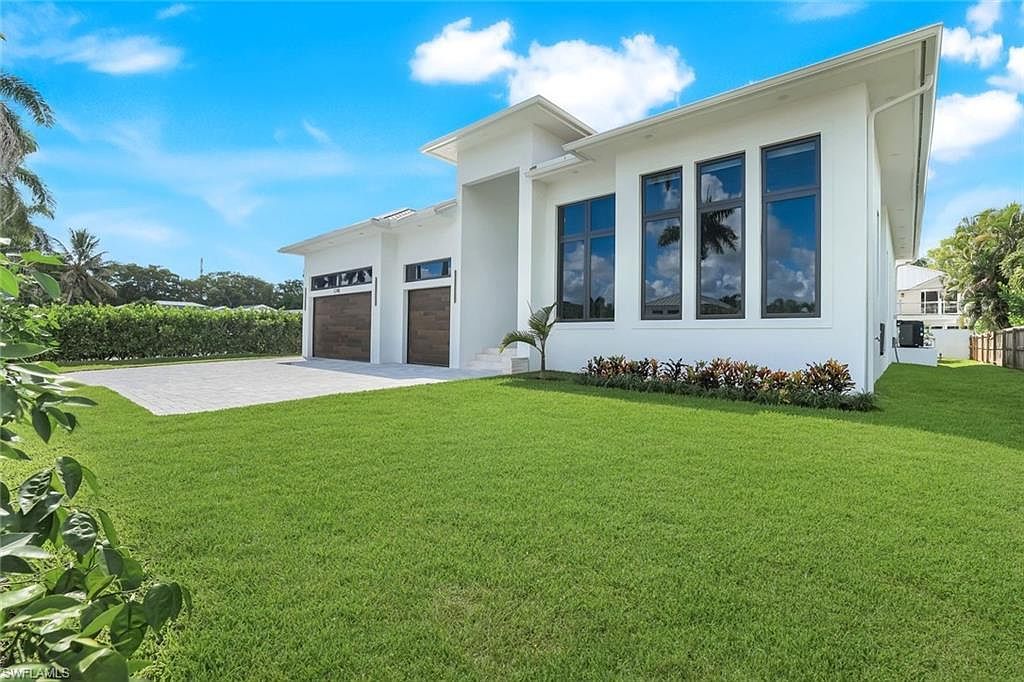 1248 13th Ave N Naples, FL 34102 - Thumbnail 3