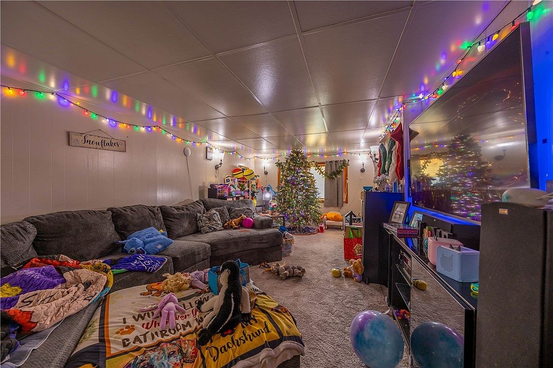 751 6th St Pitcairn, PA 15140 - Thumbnail 3