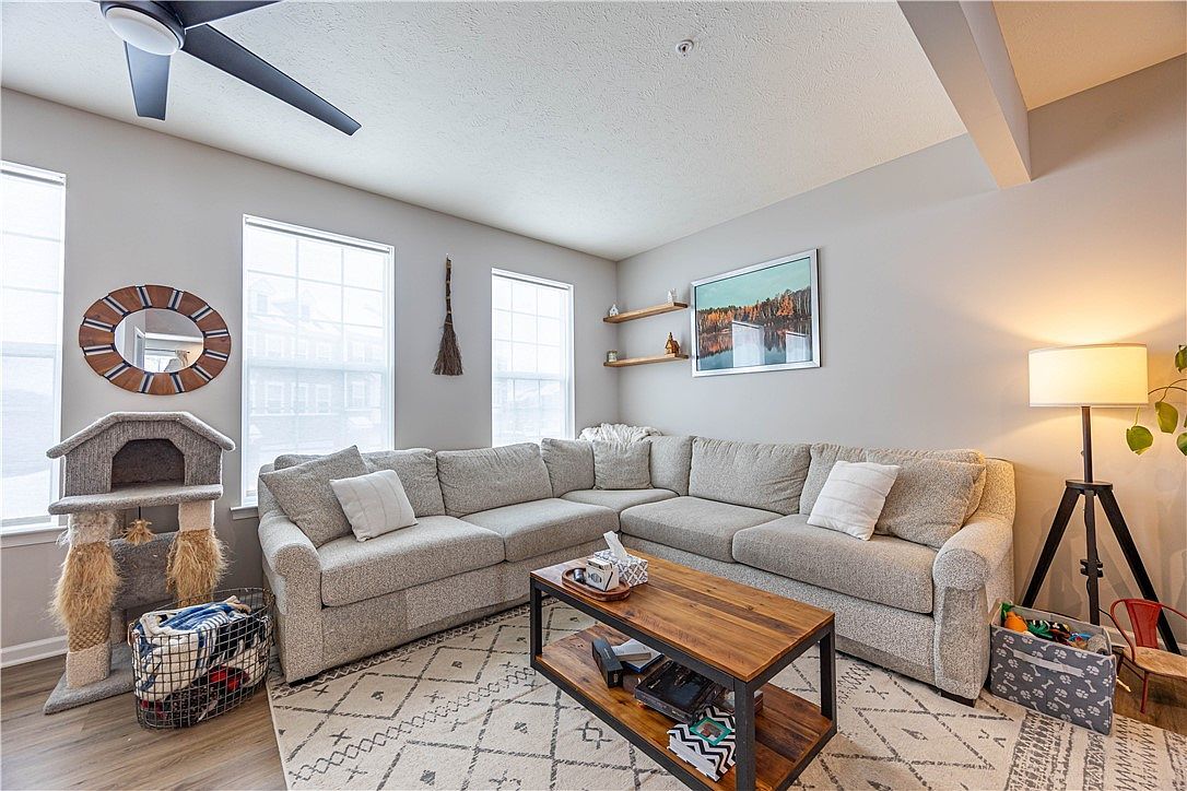 103 Sweetwater Dr Coraopolis, PA 15108 - Thumbnail 3