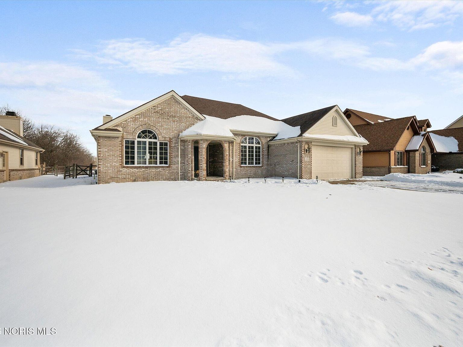 1301 Oaktree Ct Oregon, OH 43616 - Thumbnail 3