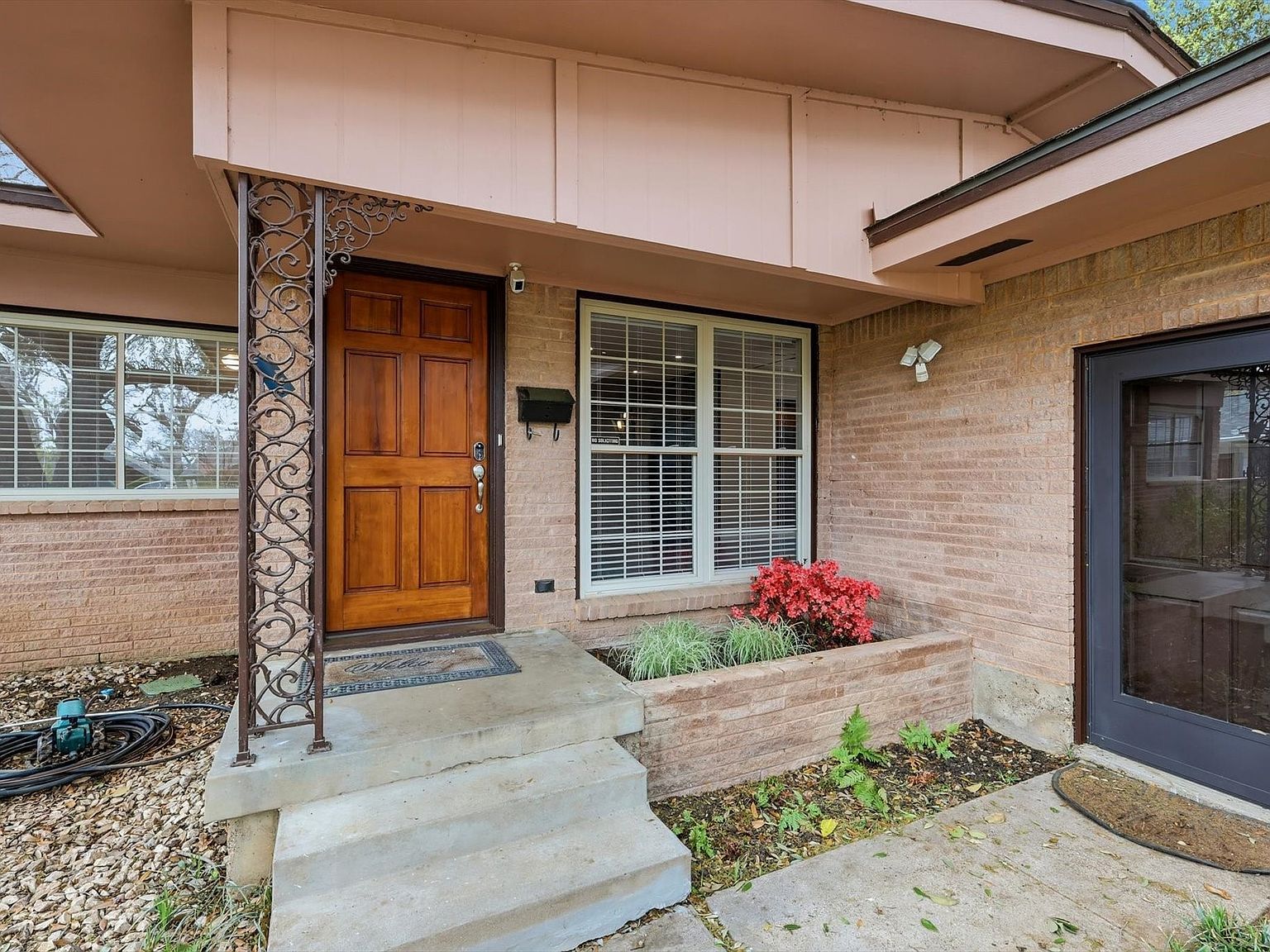 7329 Edgerton Dr Dallas, TX 75231 - Thumbnail 3