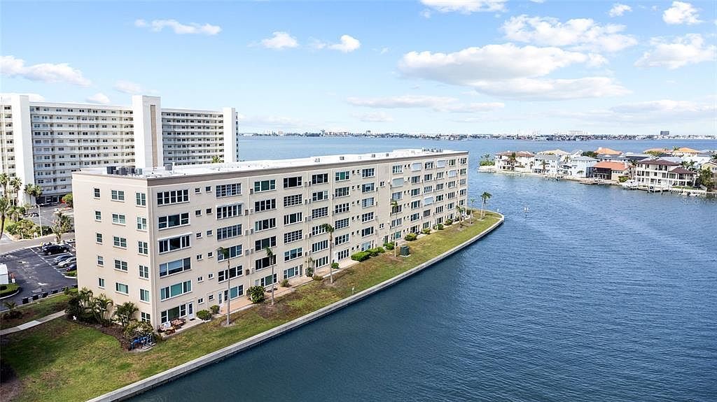 6075 Shore Blvd S APT 215 Gulfport, FL 33707 - Thumbnail 3