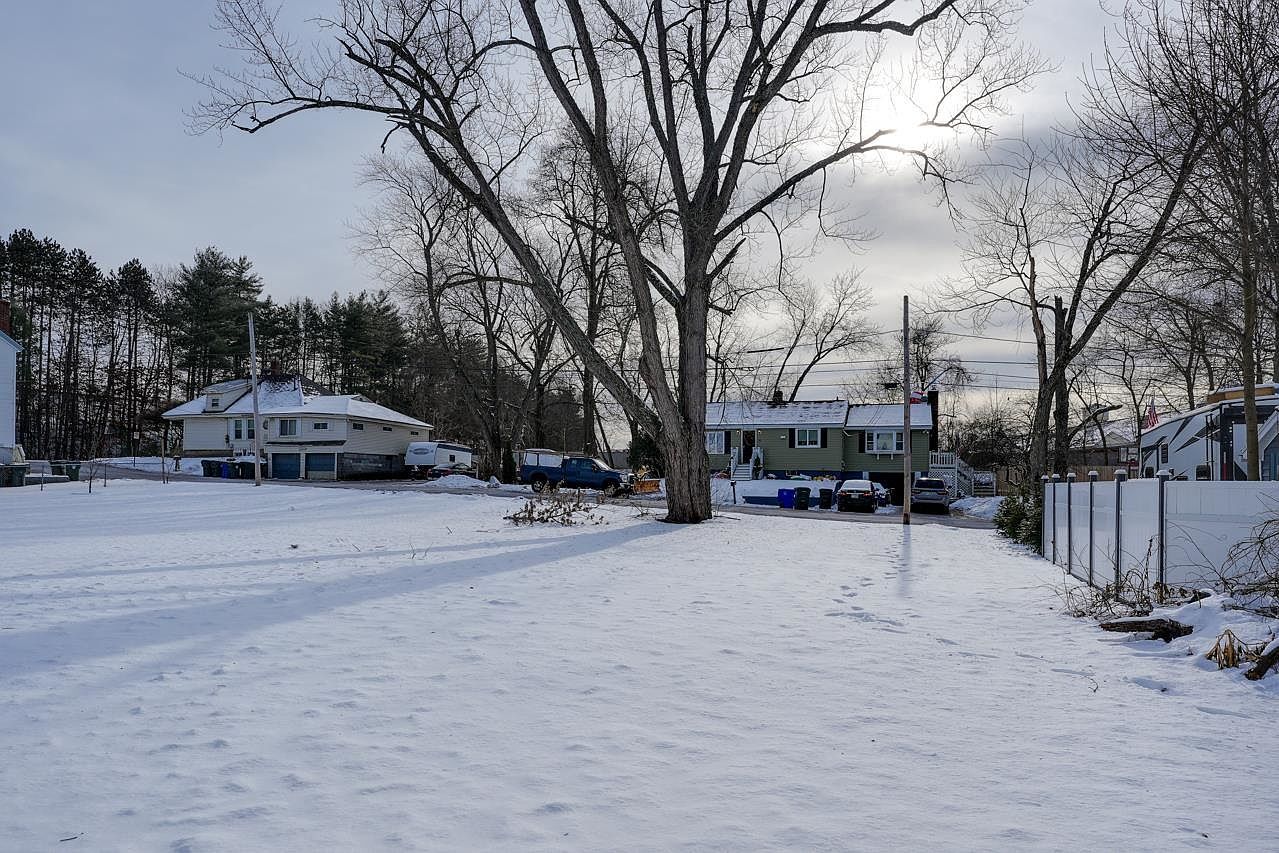 48 Greenleaf St Manchester, NH 03103 - Thumbnail 3