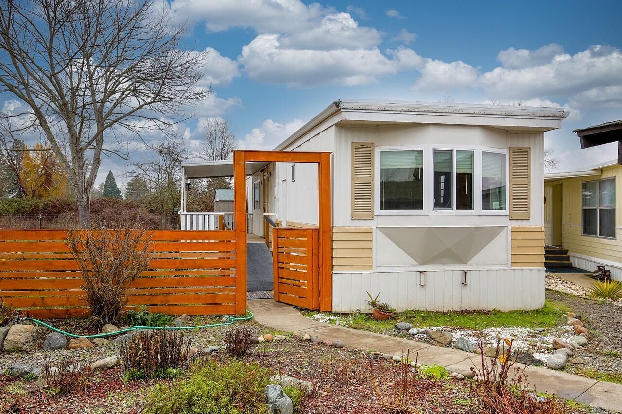 111 Briarwood Way Grants Pass, OR 97526 - Thumbnail 3