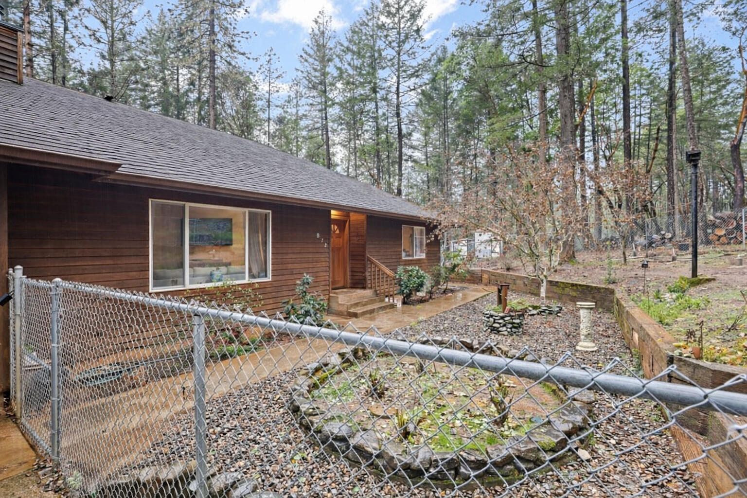 372 Thornbrook Dr Merlin, OR 97532 - Thumbnail 3