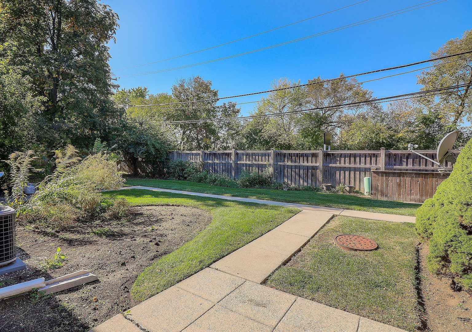 495 Old Surrey Rd Hinsdale, IL 60521 - Thumbnail 3