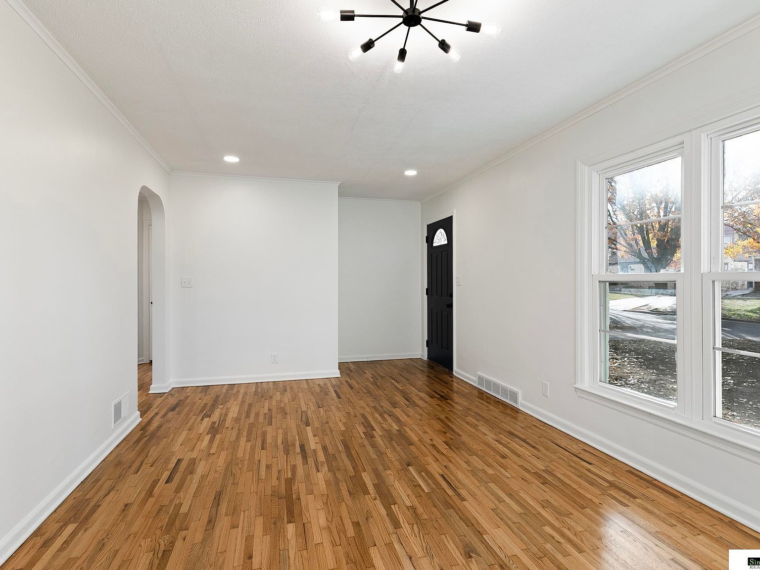 928 Clark St Lincoln, NE 68510 - Thumbnail 3