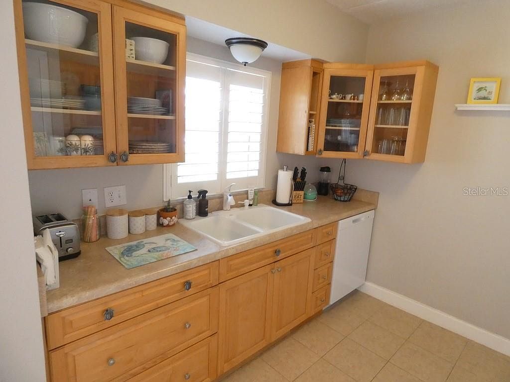 7010 Sunset Dr S APT 1B South Pasadena, FL 33707 - Thumbnail 3