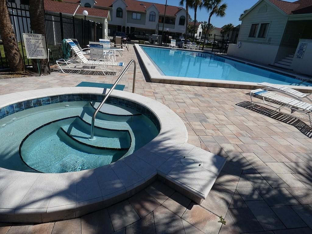 545 Walden Ct Dunedin, FL 34698 - Thumbnail 3