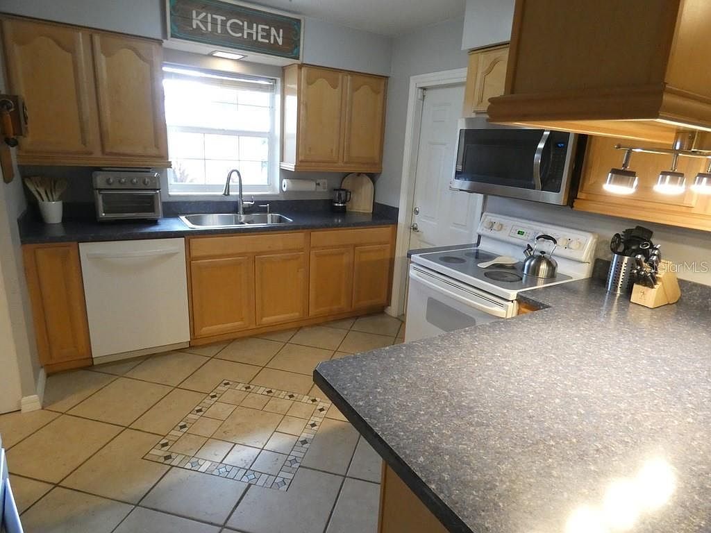 7211 Tarrytown Dr Spring Hill, FL 34606 - Thumbnail 3