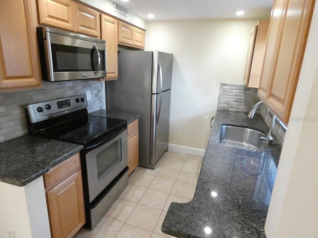 1960 Union St APT 41 Clearwater, FL 33763 - Thumbnail 3