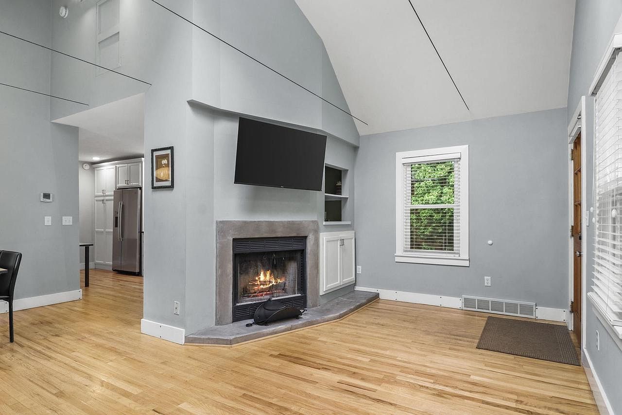 5535 Lake Mendota Dr Madison, WI 53705 - Thumbnail 3