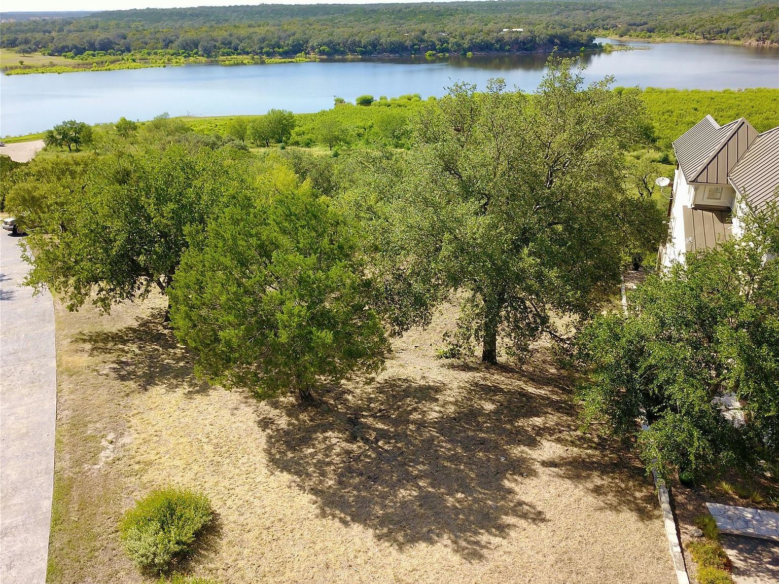 637 Wesley Ridge Dr, Spicewood, TX, 78669 - Thumbnail 3