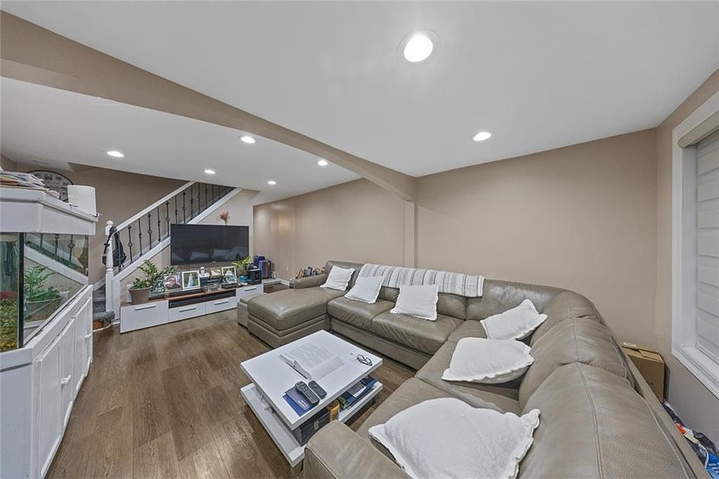 1919 E 34th St Brooklyn, NY 11234 - Thumbnail 3