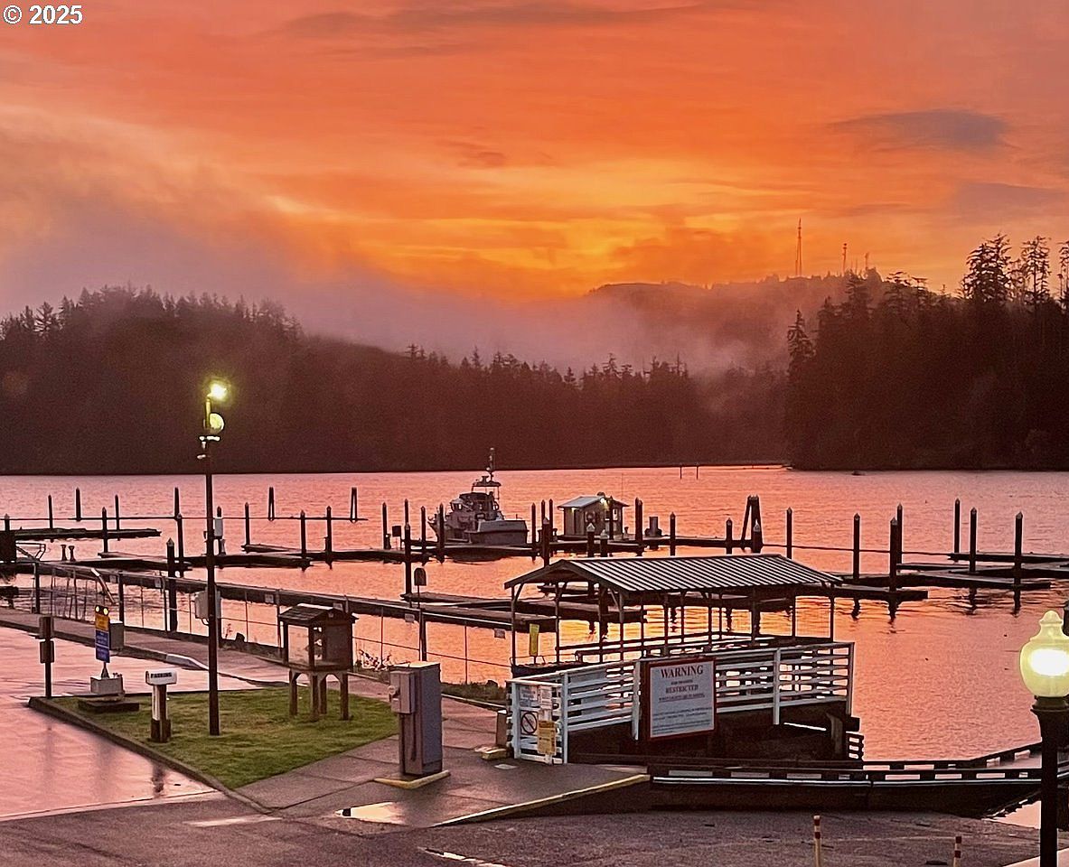 75 Harbor St UNIT 204 Florence, OR 97439 - Thumbnail 3