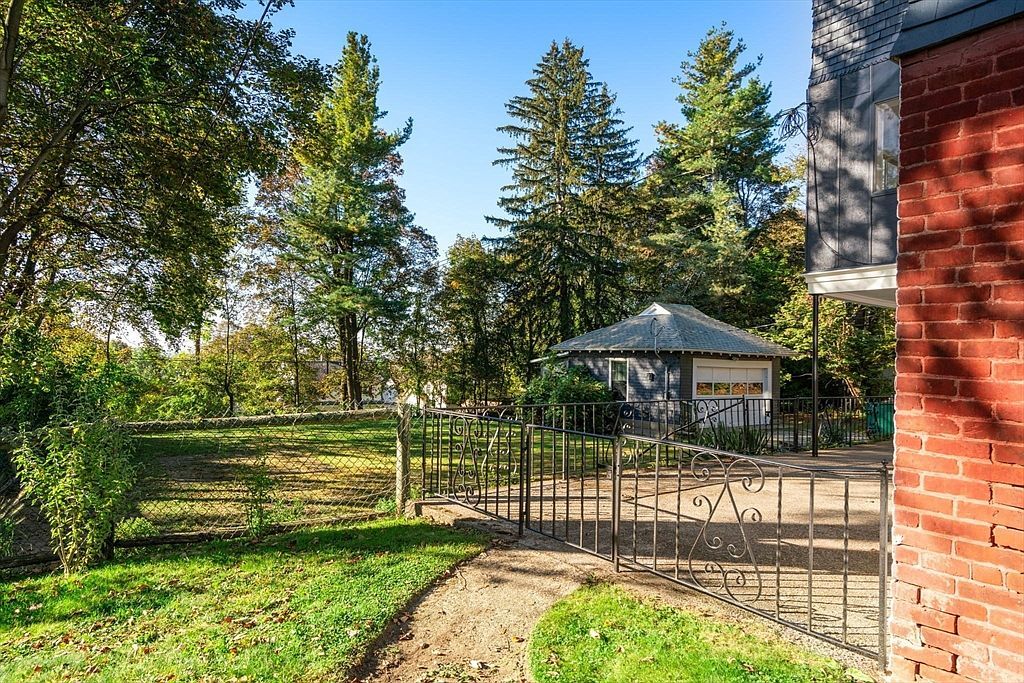 37 Kenwood Ave Worcester, MA 01605 - Thumbnail 3