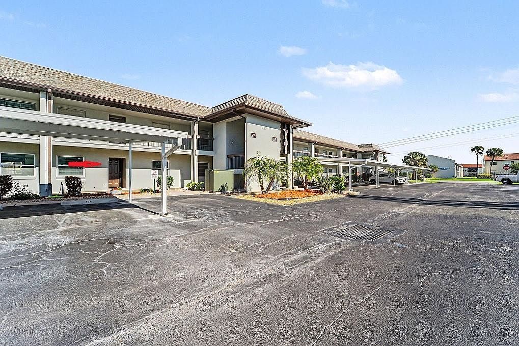 5197 Silent Loop APT 121 New Port Richey, FL 34652 - Thumbnail 3