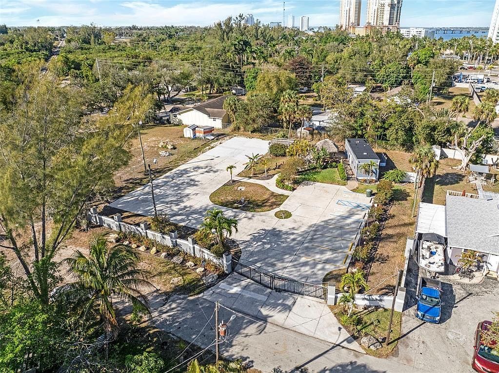 1280 & 1290 Williams St Lot 19-22 Fort Myers, FL 33916 - Thumbnail 3