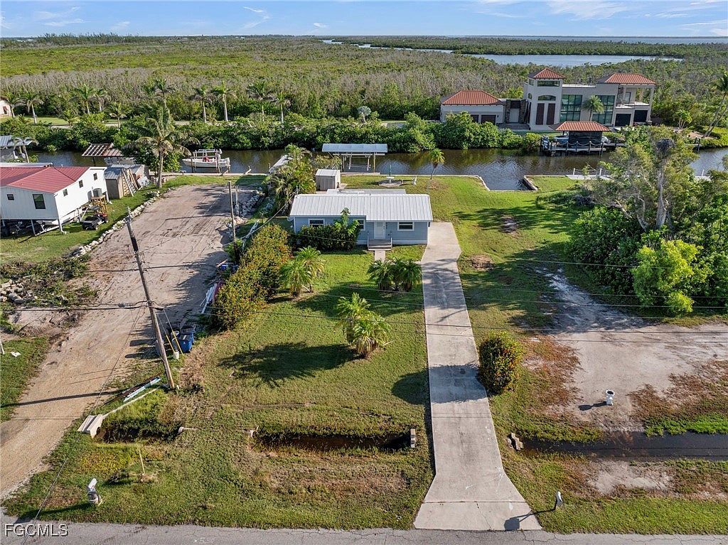 2880 8th Ave Saint James City, FL 33956 - Thumbnail 3