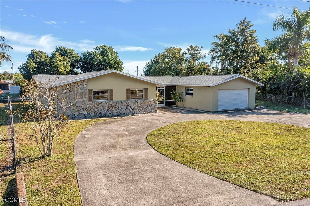 1366 Sunrise Dr North Fort Myers, FL 33917 - Thumbnail 3