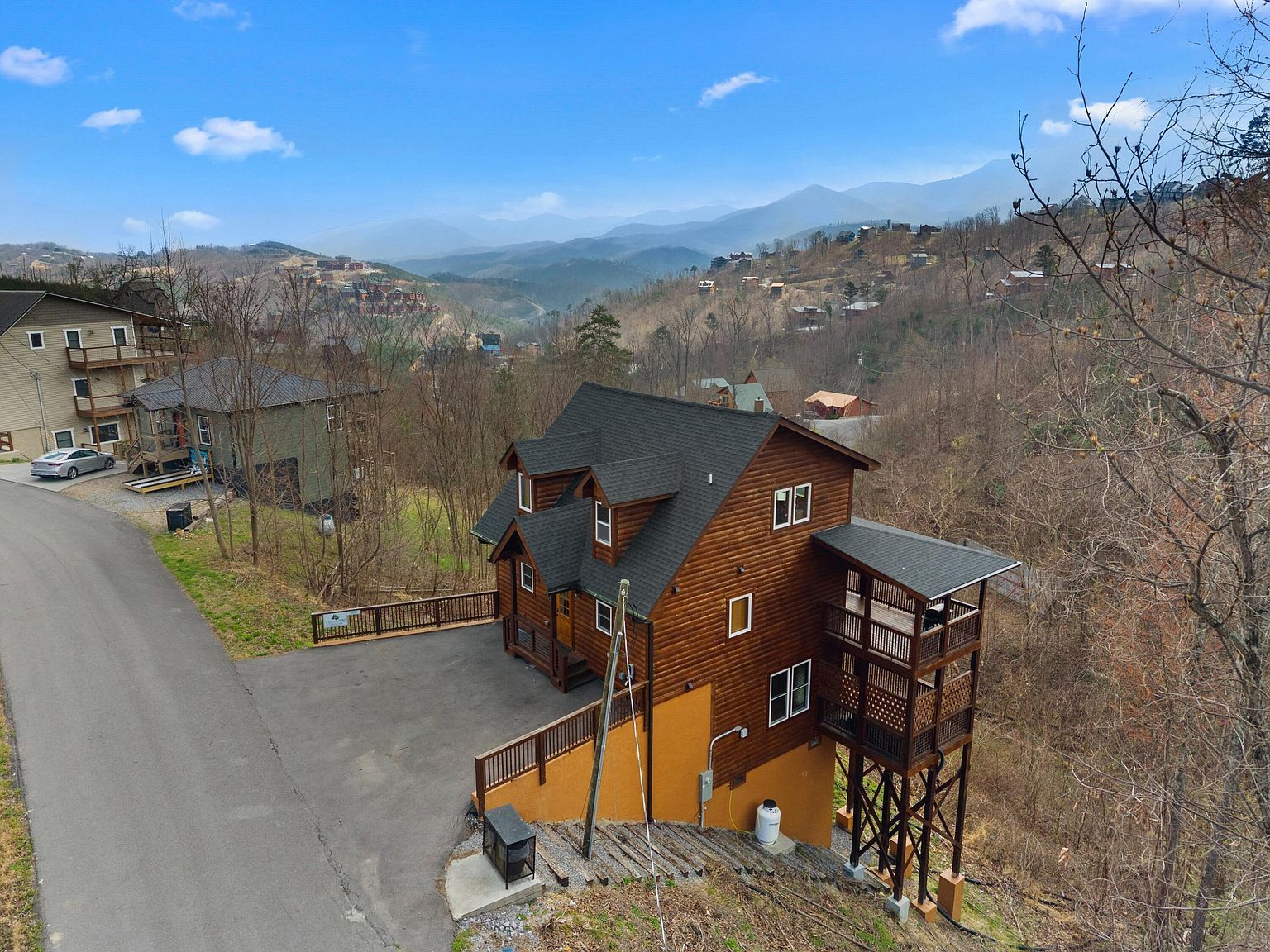 932 Chestnut Dr Gatlinburg, TN 37738 - Thumbnail 3