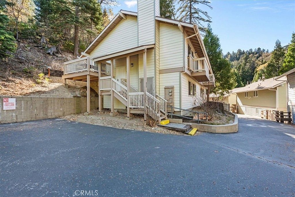 323 Canyon Crest Ln Lake Arrowhead, CA 92352 - Thumbnail 3