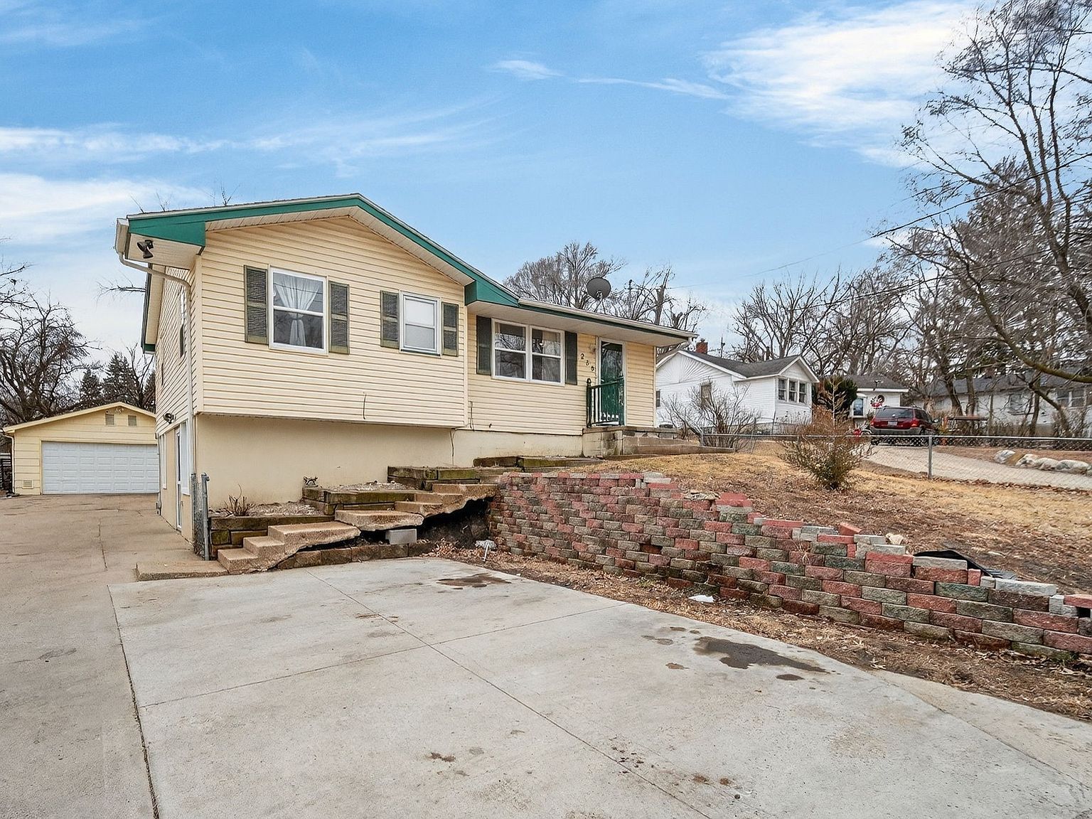 238 Leach Ave Des Moines, IA 50315 - Thumbnail 3