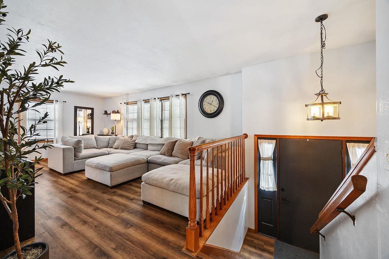 375 Greendale Dr Janesville, WI 53546 - Thumbnail 3