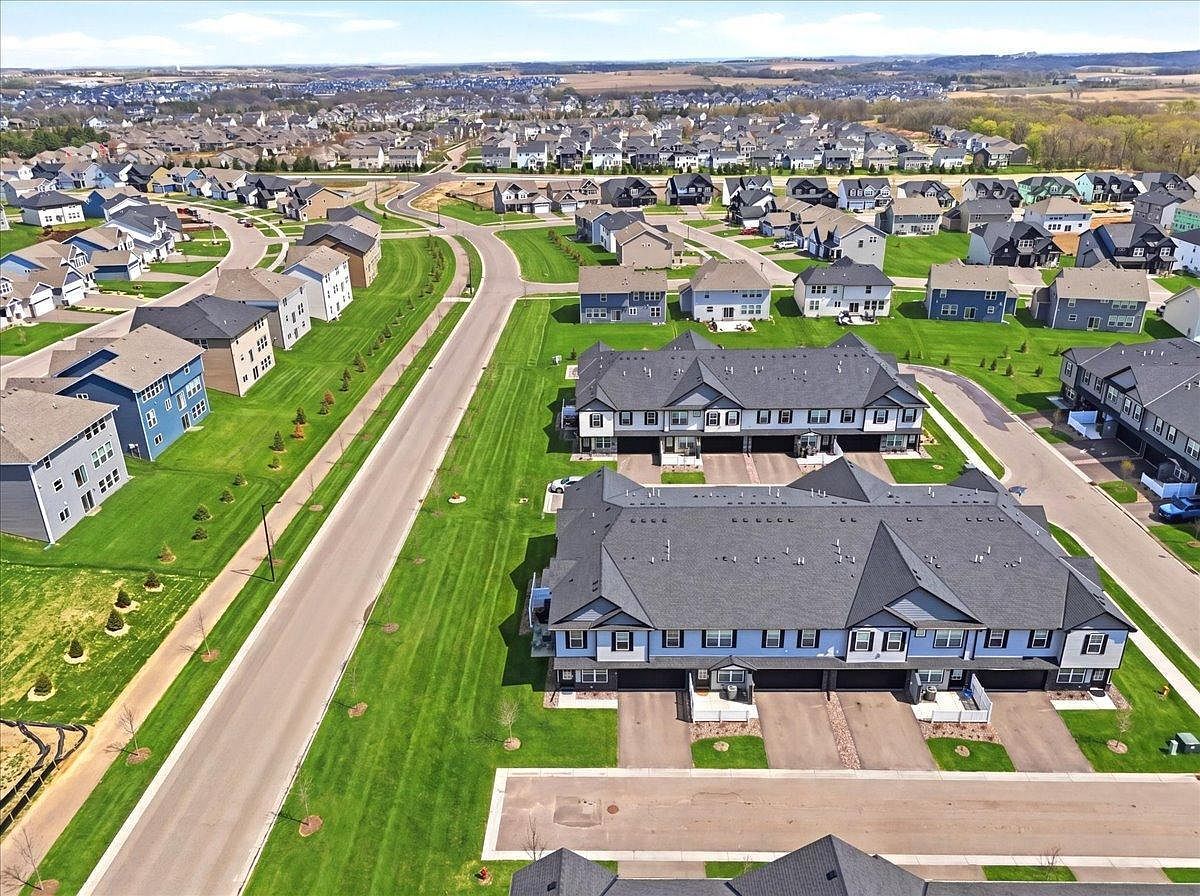 5245 Long Pointe Pass Saint Paul, MN 55129 - Thumbnail 3