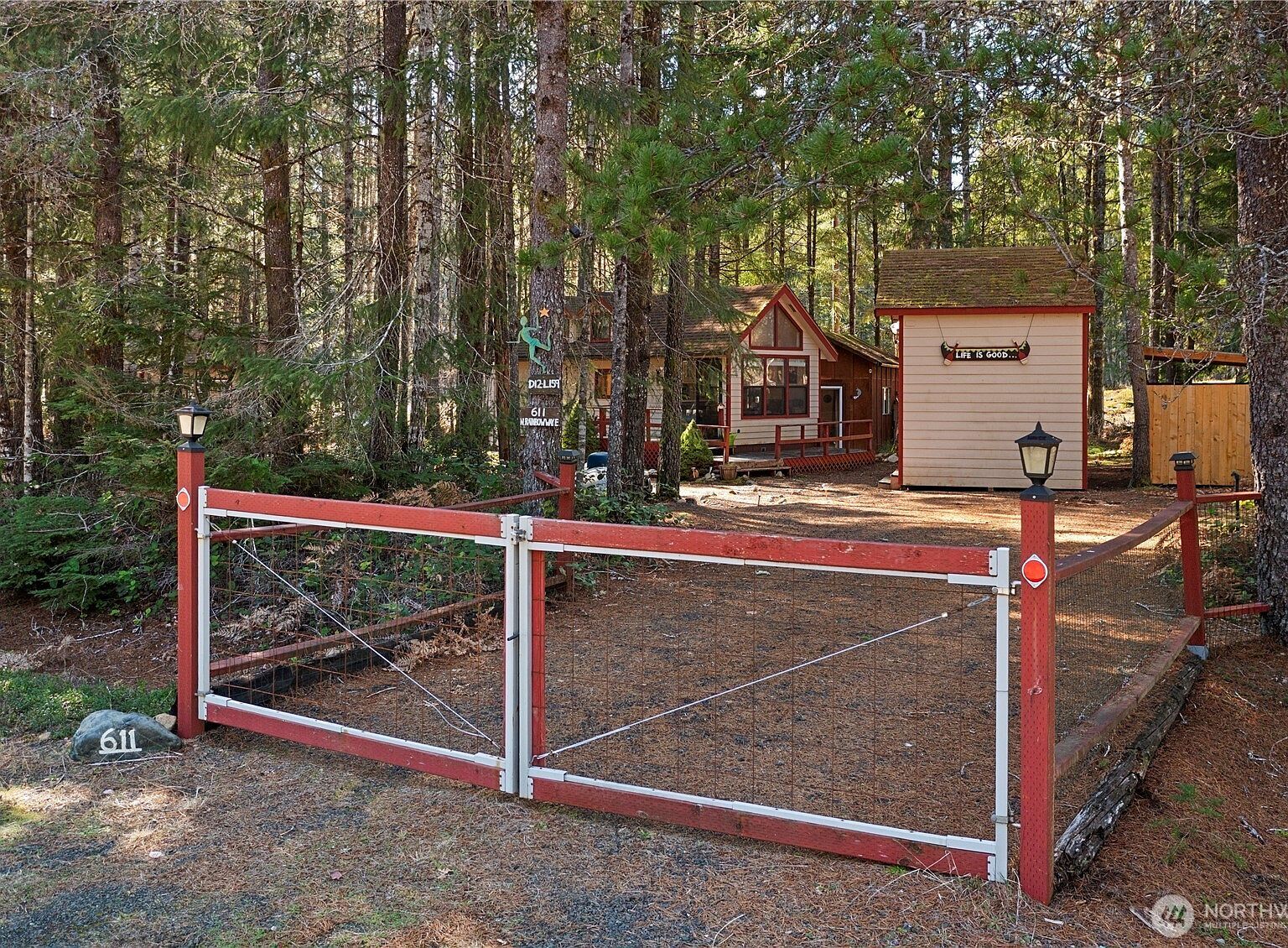 611 N Rainbow Way E Hoodsport, WA 98548 - Thumbnail 3