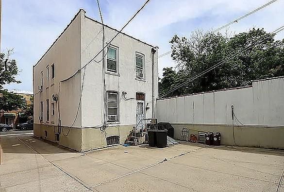 6456 Woodbine St Flushing, NY 11385 - Thumbnail 3