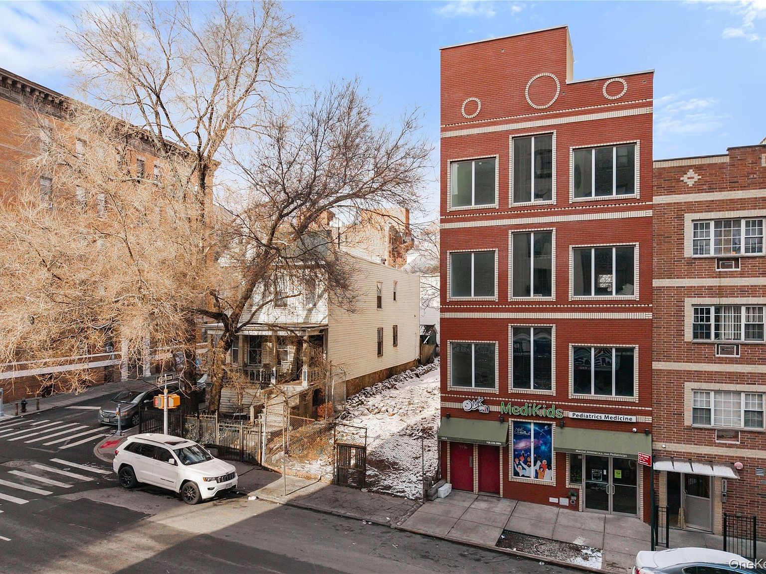 333 E 188th St Bronx, NY 10458 - Thumbnail 3