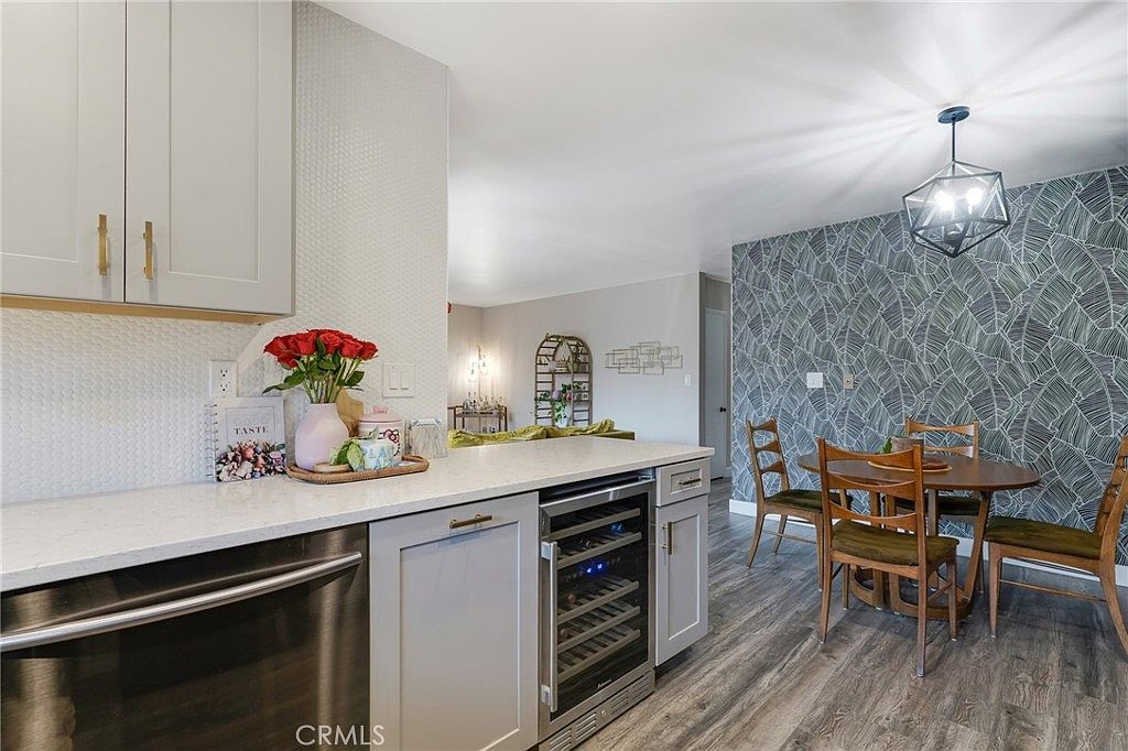 5232 Corteen Pl Unit 17 Valley Village, CA 91607 - Thumbnail 3