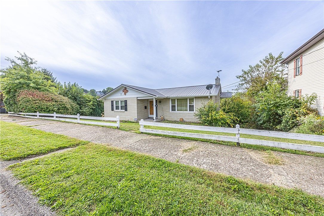 82 E Kerr St, Uniontown, PA, 15401 - Thumbnail 3