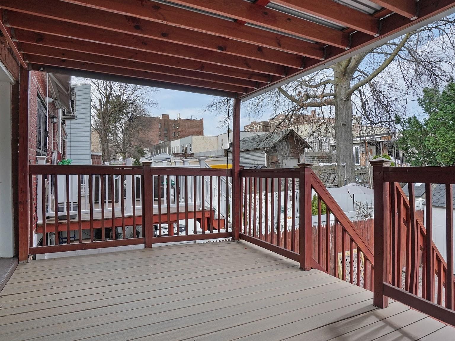 2524 Radcliff Ave Bronx, NY 10469 - Thumbnail 3