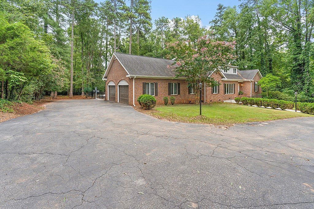 113 Pinecrest Dr Greenwood, SC 29649 - Thumbnail 3