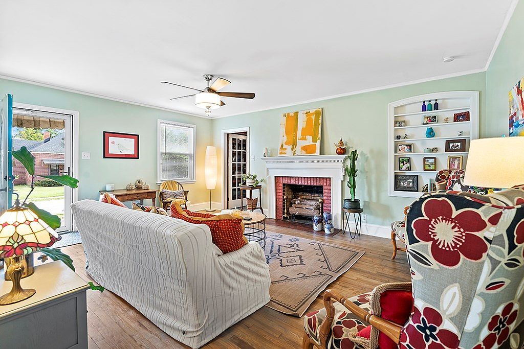 305 Creswell Ave E Greenwood, SC 29646 - Thumbnail 3