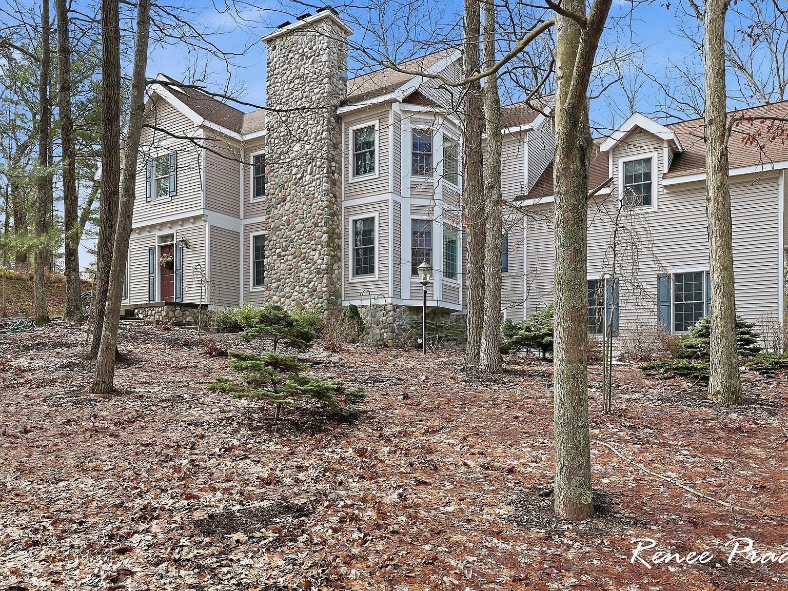 5439 Shawnee Rd Pentwater, MI 49449 - Thumbnail 3