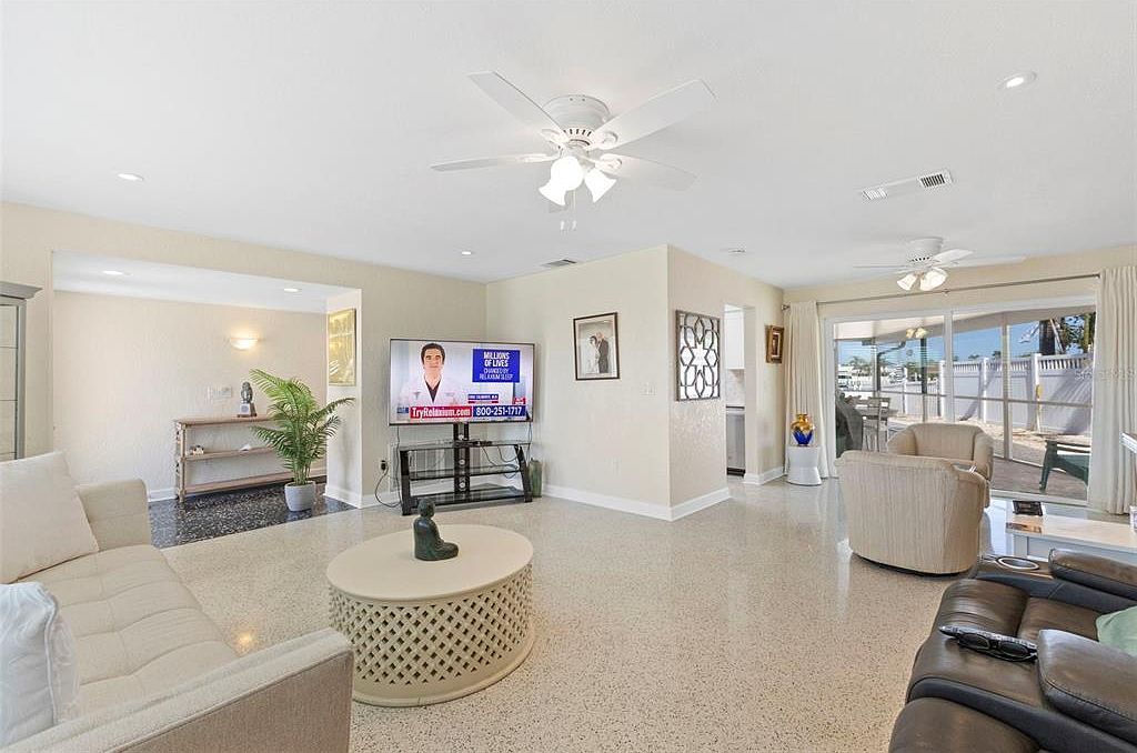 2192 Louisa Dr Belleair Beach, FL 33786 - Thumbnail 3