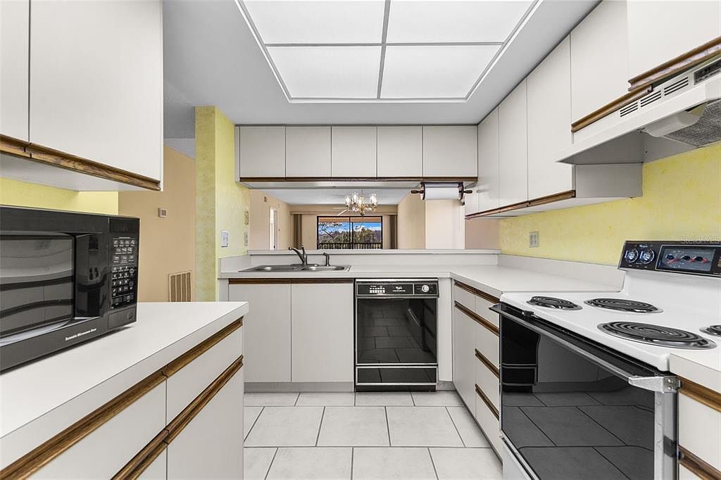 1938 Golfview Dr #1938 Tarpon Springs, FL 34689 - Thumbnail 3