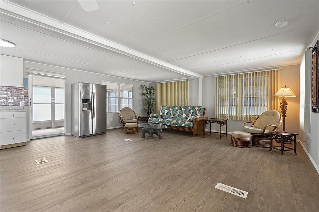 94 Southwinds Dr Sarasota, FL 34231 - Thumbnail 3