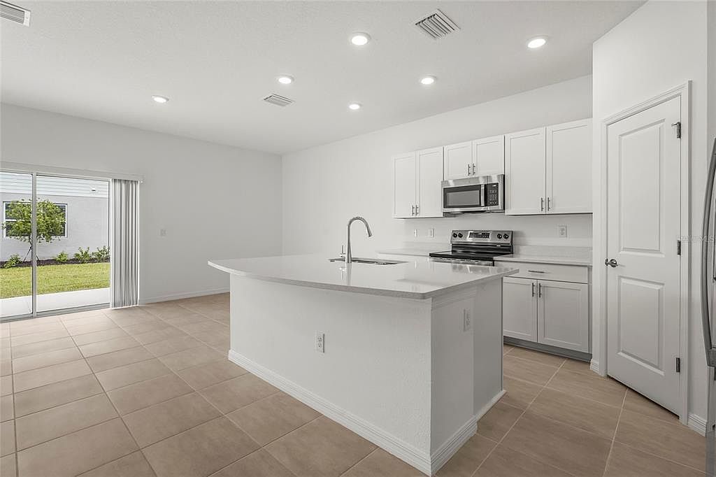 8705 Winter Breeze Way Sarasota, FL 34241 - Thumbnail 3