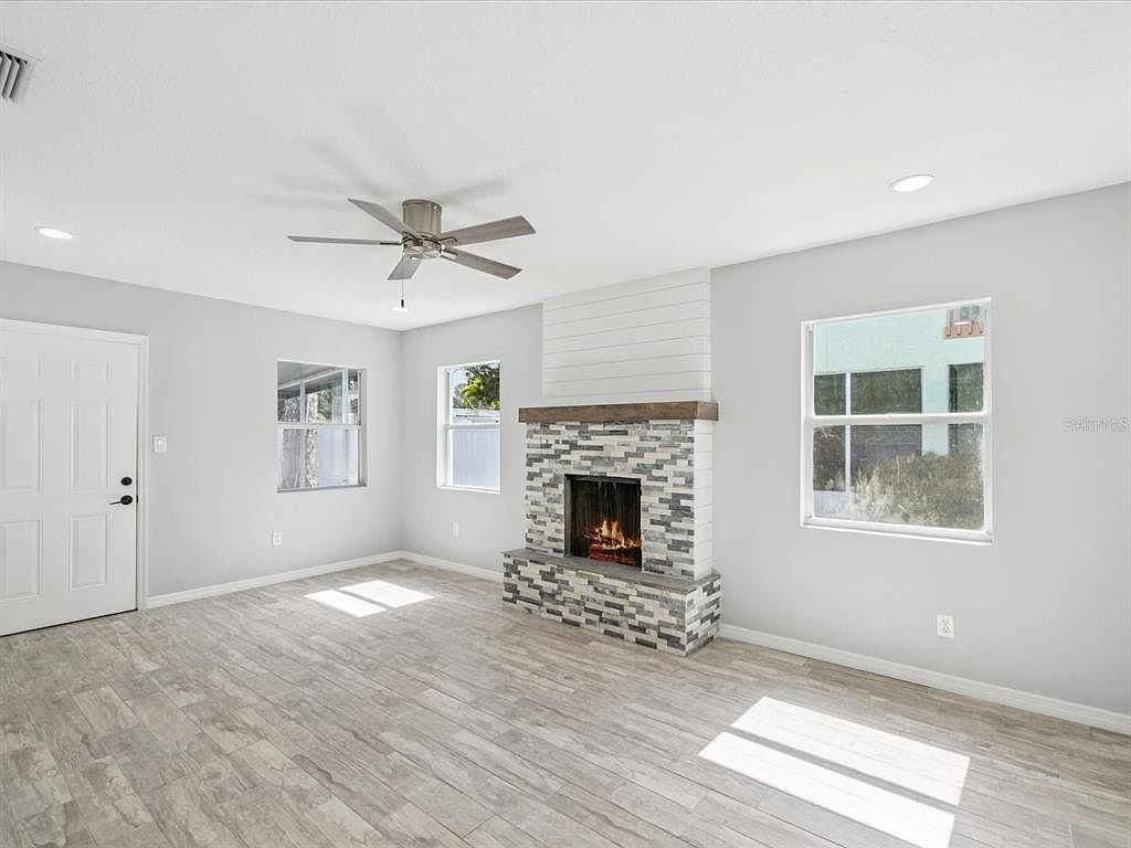 151 80th Ave NE Saint Petersburg, FL 33702 - Thumbnail 3