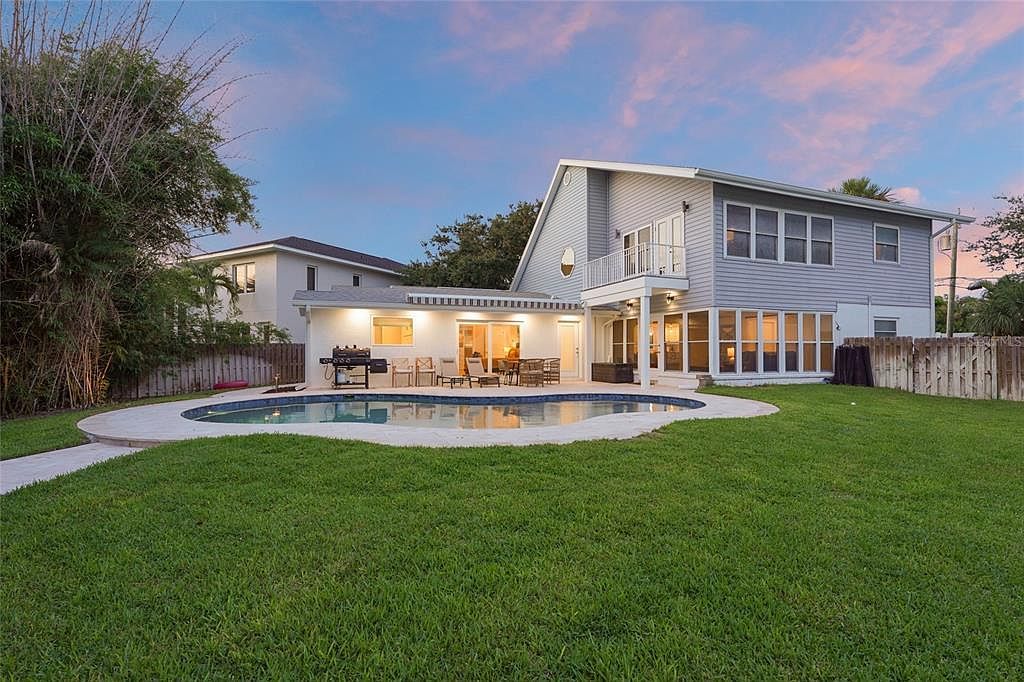 430 Island Cir Sarasota, FL 34242 - Thumbnail 3