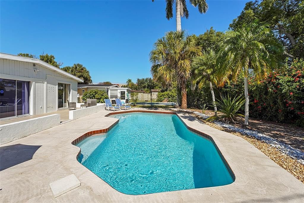 5619 New York Ave Sarasota, FL 34231 - Thumbnail 3