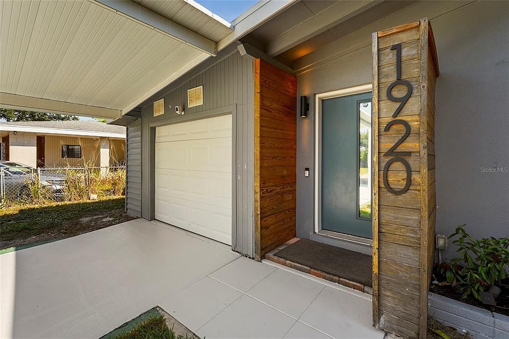 1920 Elk Ave Sarasota, FL 34235 - Thumbnail 3