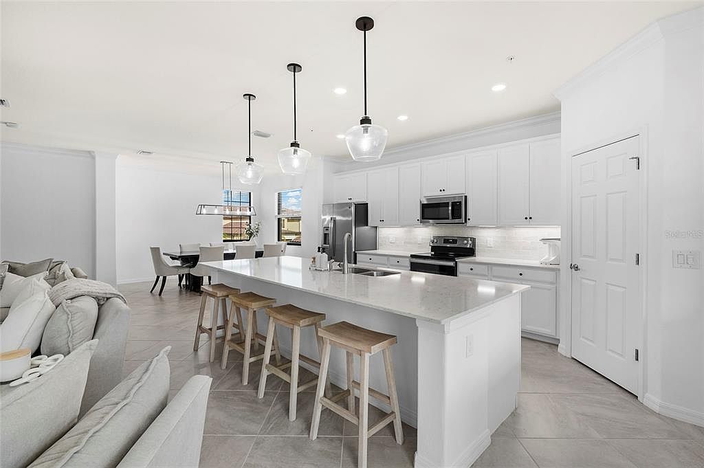 12490 Ghiberti Cir UNIT 201 Venice, FL 34293 - Thumbnail 3